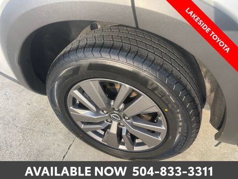 Used 2025 Nissan Pathfinder SV FWD image 11