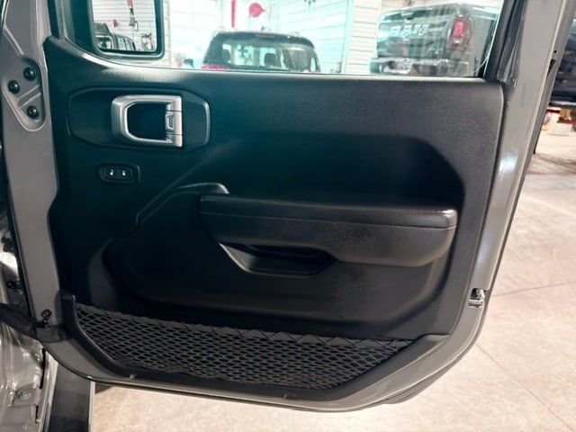 Used 2022 Jeep Gladiator Sport AWD/4WD image 7