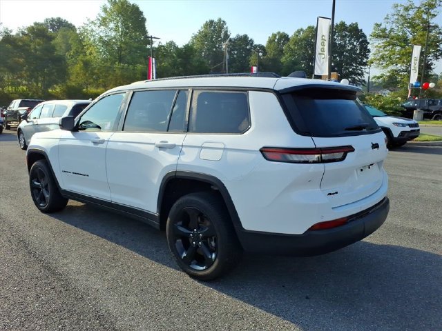 Used 2025 Jeep Grand Cherokee L Altitude AWD/4WD image 9
