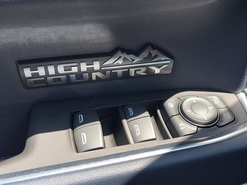 Used 2023 Chevrolet Silverado 1500 High Country w/ Technology Package AWD/4WD image 27