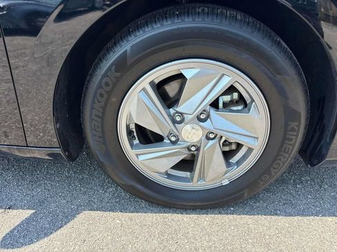 Used 2025 Hyundai Elantra SE FWD image 30