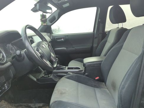 Used 2020 Toyota Tacoma TRD Off-Road image 7