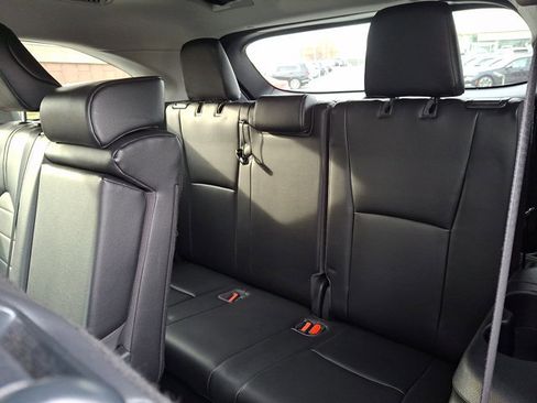 Used 2022 Toyota Highlander XLE image 11