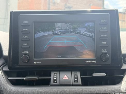 Used 2021 Toyota RAV4 XLE Premium AWD/4WD image 32