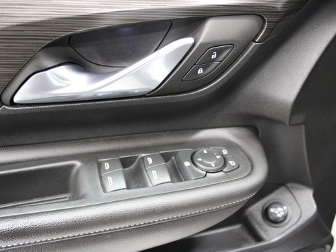 Used 2022 GMC Terrain SLE w/ Driver Convenience Package image 13