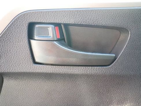 Used 2014 Toyota RAV4 LE AWD/4WD image 14