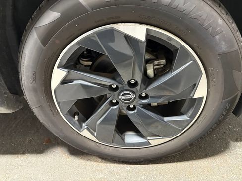 Used 2025 Nissan Rogue SV FWD image 40