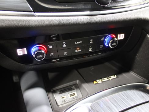 Used 2024 Buick Enclave Premium image 23