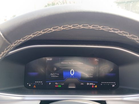 Certified 2025 Volkswagen Taos SE FWD image 13