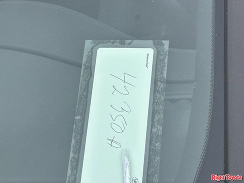 Used 2025 Porsche Macan GTS image 11