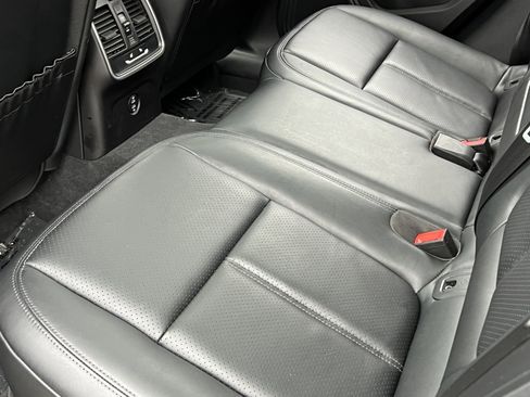 Certified 2025 Porsche Macan image 19