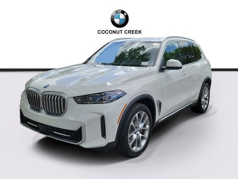 Certified 2024 BMW X5 xDrive40i w/ Premium Package AWD/4WD image 2