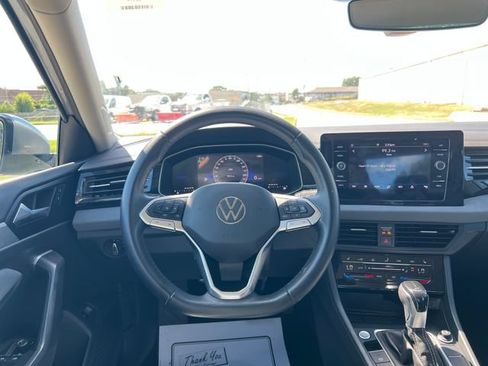 Used 2025 Volkswagen Jetta SE FWD image 20