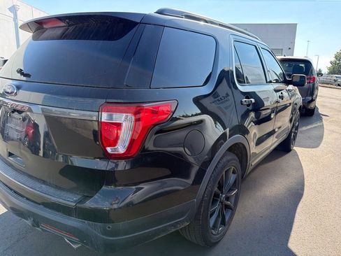 Used 2018 Ford Explorer XLT w/ Equipment Group 202A FWD image 5