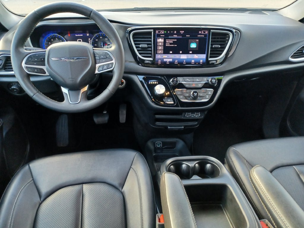 Used 2025 Chrysler Pacifica Select FWD image 23