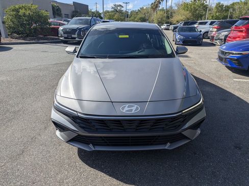 Certified 2025 Hyundai Elantra SE image 14