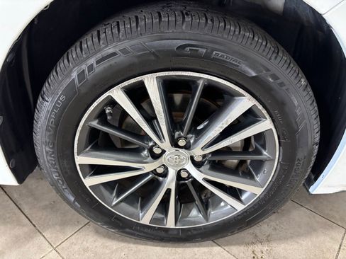 Used 2019 Toyota Corolla LE w/ LE Premium Package image 9