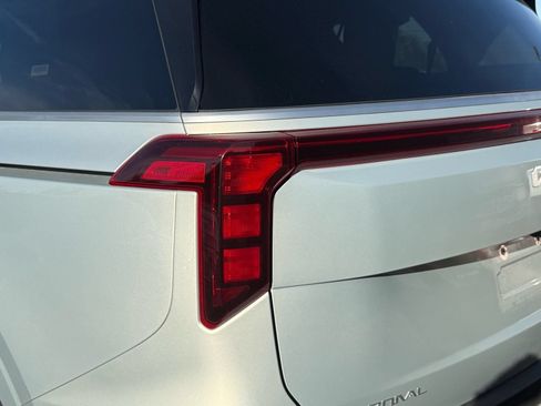 Used 2026 Kia Carnival EX FWD image 10