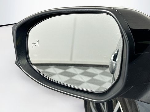 Used 2024 Toyota Prius Prime XSE image 16