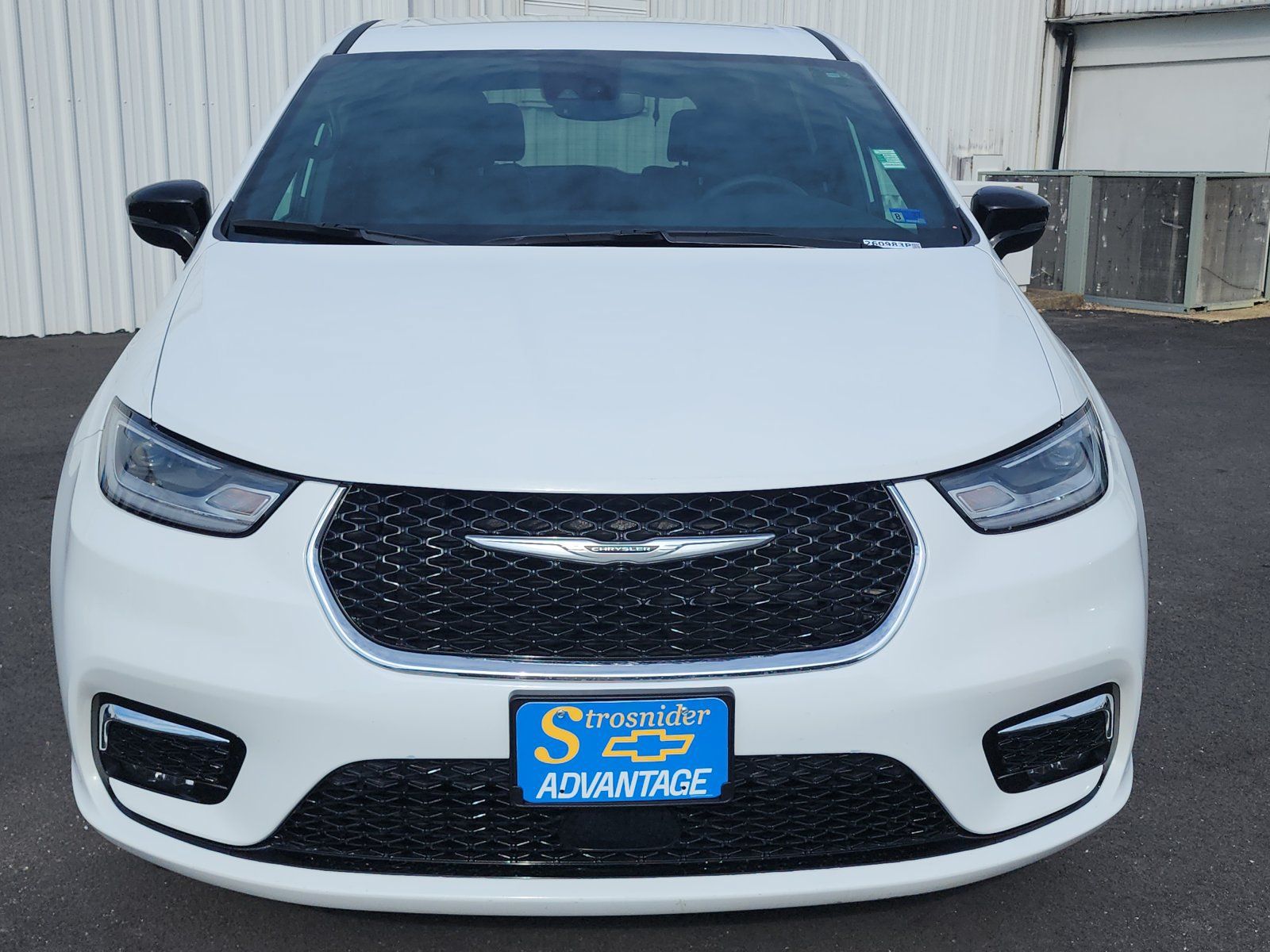 Used 2025 Chrysler Pacifica Select FWD image 8