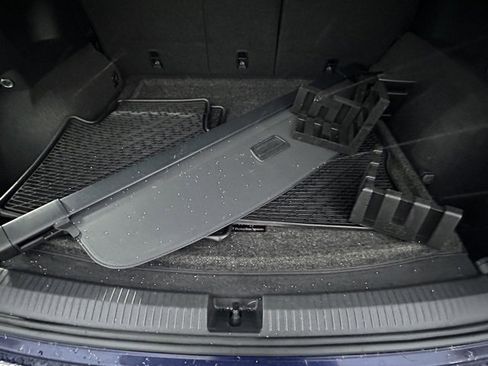 Certified 2022 Volkswagen Tiguan SEL R-Line image 15