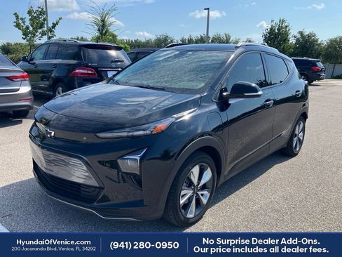 Used 2023 Chevrolet Bolt EUV LT w/ Convenience Package FWD image 8