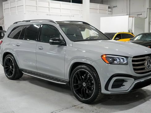 Used 2024 Mercedes-Benz GLS 580 4MATIC image 8
