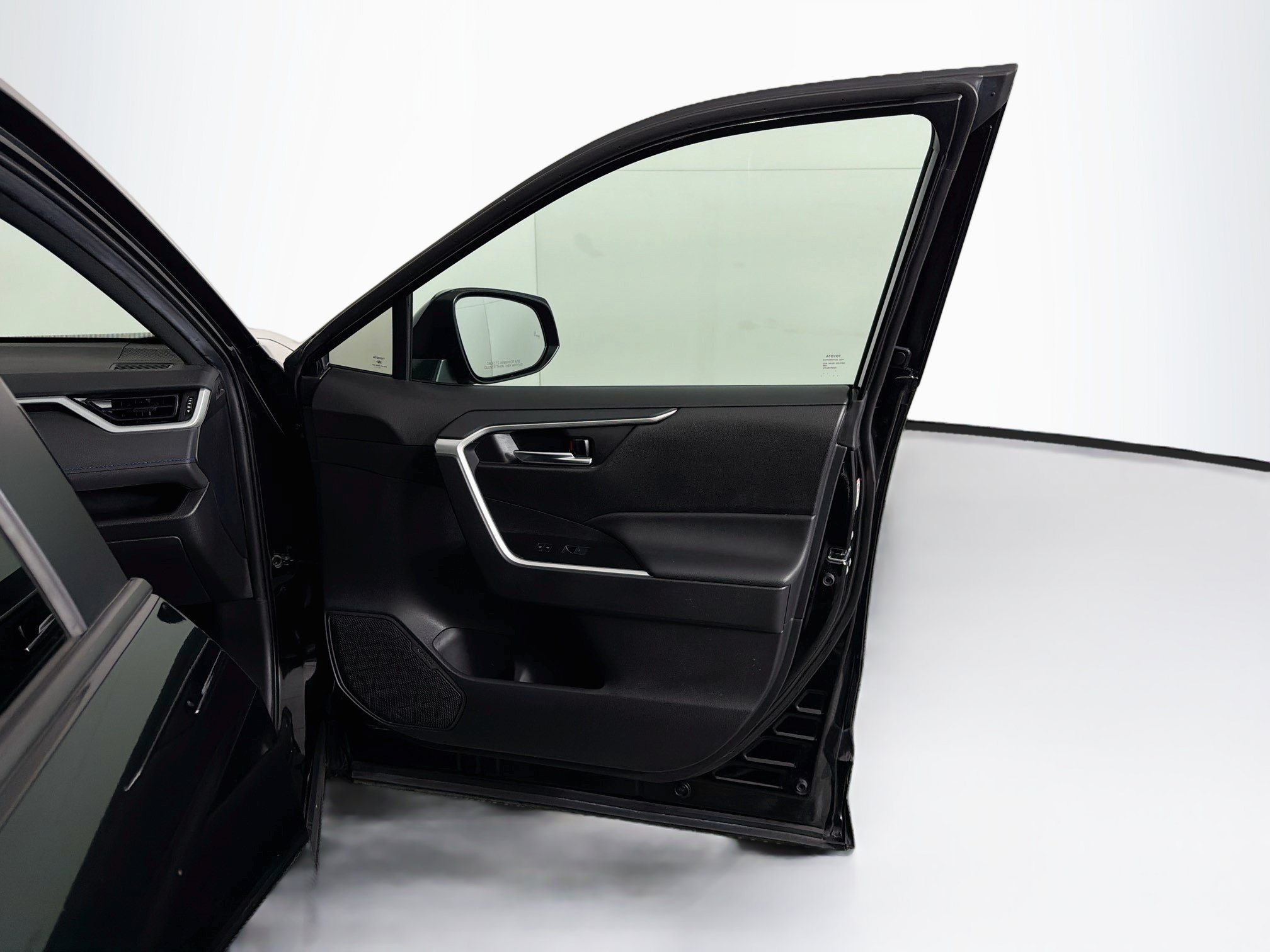 Used 2022 Toyota RAV4 SE AWD/4WD image 32