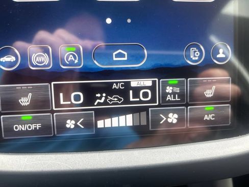 Used 2025 Subaru Forester Premium AWD/4WD image 24