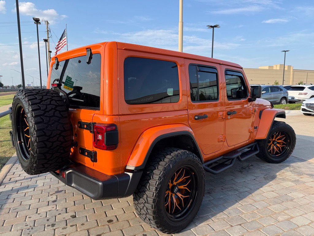 Used 2025 Jeep Wrangler Unlimited Sahara AWD/4WD image 5