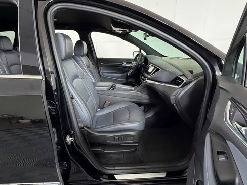 Used 2023 Buick Enclave Essence w/ Sport Touring Edition image 5