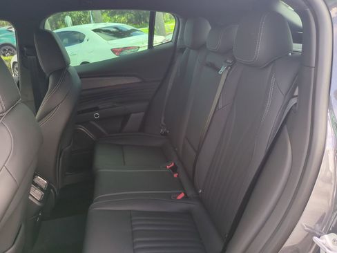 New 2025 Maserati Grecale GT image 13