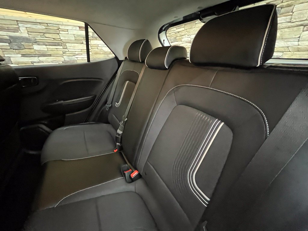 Used 2024 Hyundai Venue Limited FWD image 44