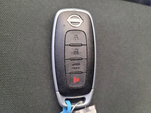 Used 2025 Nissan Versa SR w/ Trunk Package image 32