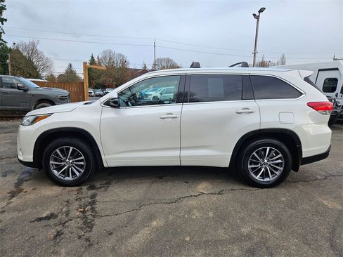 Used 2018 Toyota Highlander XLE image 4