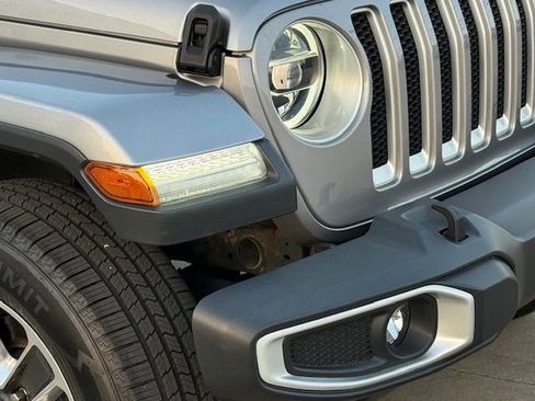 Used 2020 Jeep Wrangler Unlimited Sahara image 11