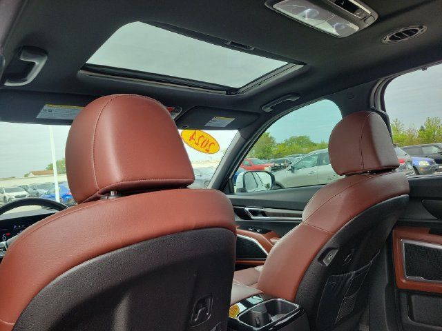 Used 2024 Kia Telluride EX w/ EX Captain's Chair Package AWD/4WD image 11