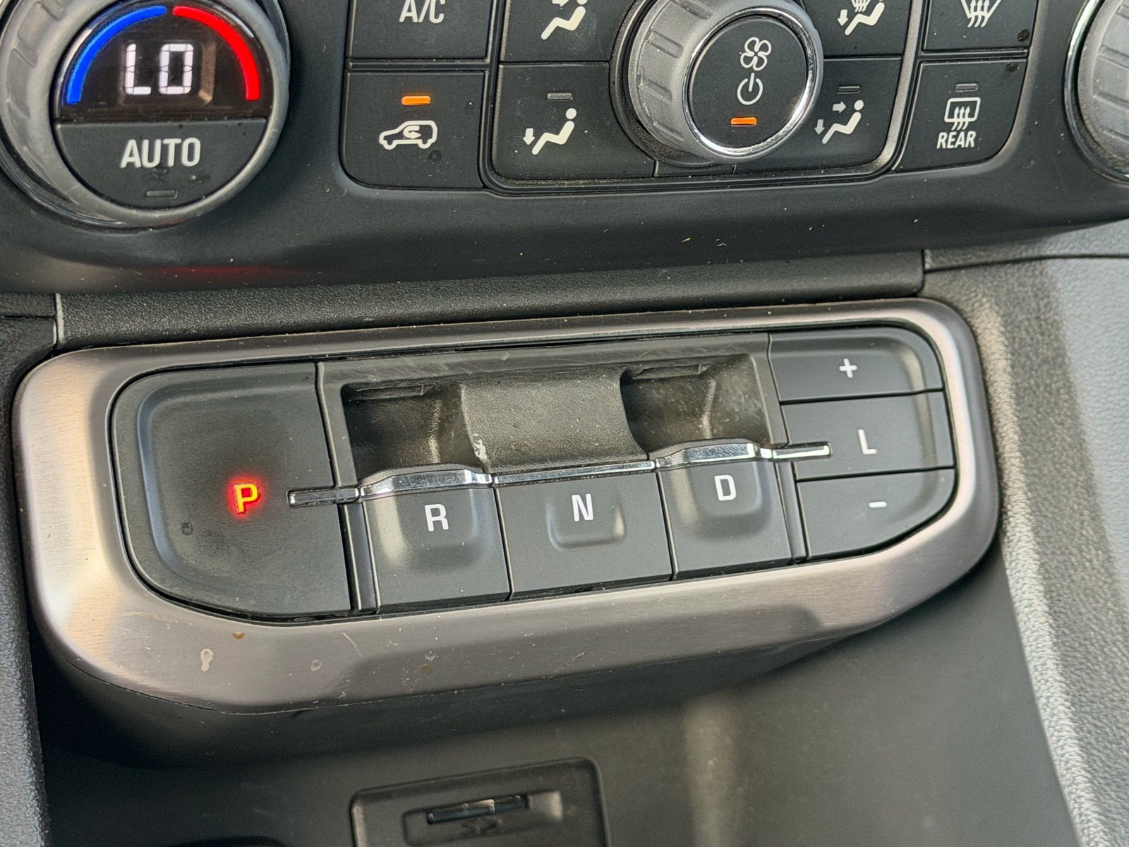 Used 2022 GMC Acadia AT4 w/ Preferred Package AWD/4WD image 31