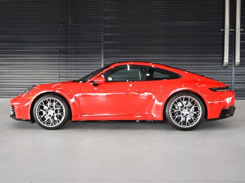 Used 2025 Porsche 911 Carrera image 2