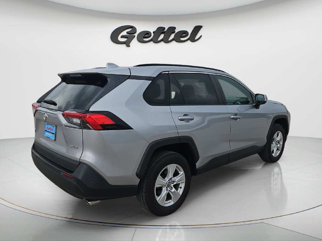 Certified 2021 Toyota RAV4 XLE w/ Convenience Package FWD image 5
