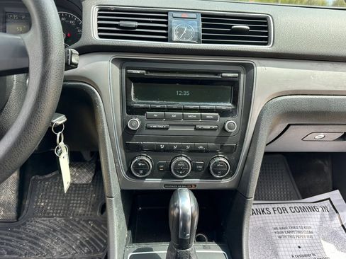 Used 2012 Volkswagen Passat 2.5 S FWD image 17