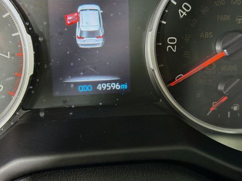 Used 2021 Toyota RAV4 XLE FWD image 19