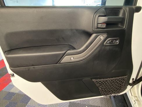 Used 2018 Jeep Wrangler Unlimited Sport S AWD/4WD image 18