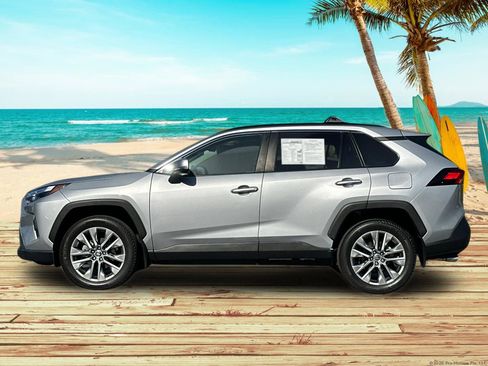 Used 2023 Toyota RAV4 XLE Premium image 3