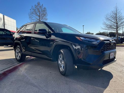 Used 2025 Toyota RAV4 XLE image 5