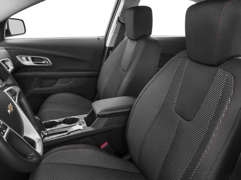 Used 2017 Chevrolet Equinox LT w/ Convenience Package image 4