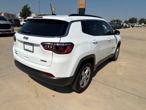 Used 2024 Jeep Compass Latitude AWD/4WD image 5