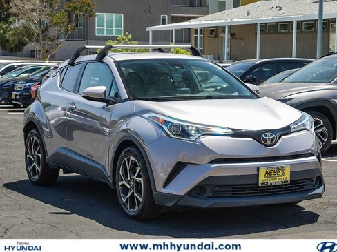 Used 2019 Toyota C-HR XLE FWD image 3