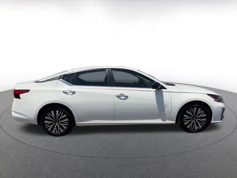 Used 2025 Nissan Altima 2.5 SV FWD image 16