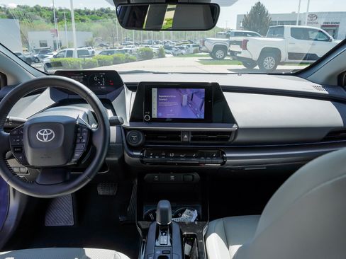 Used 2024 Toyota Prius XLE AWD/4WD image 29